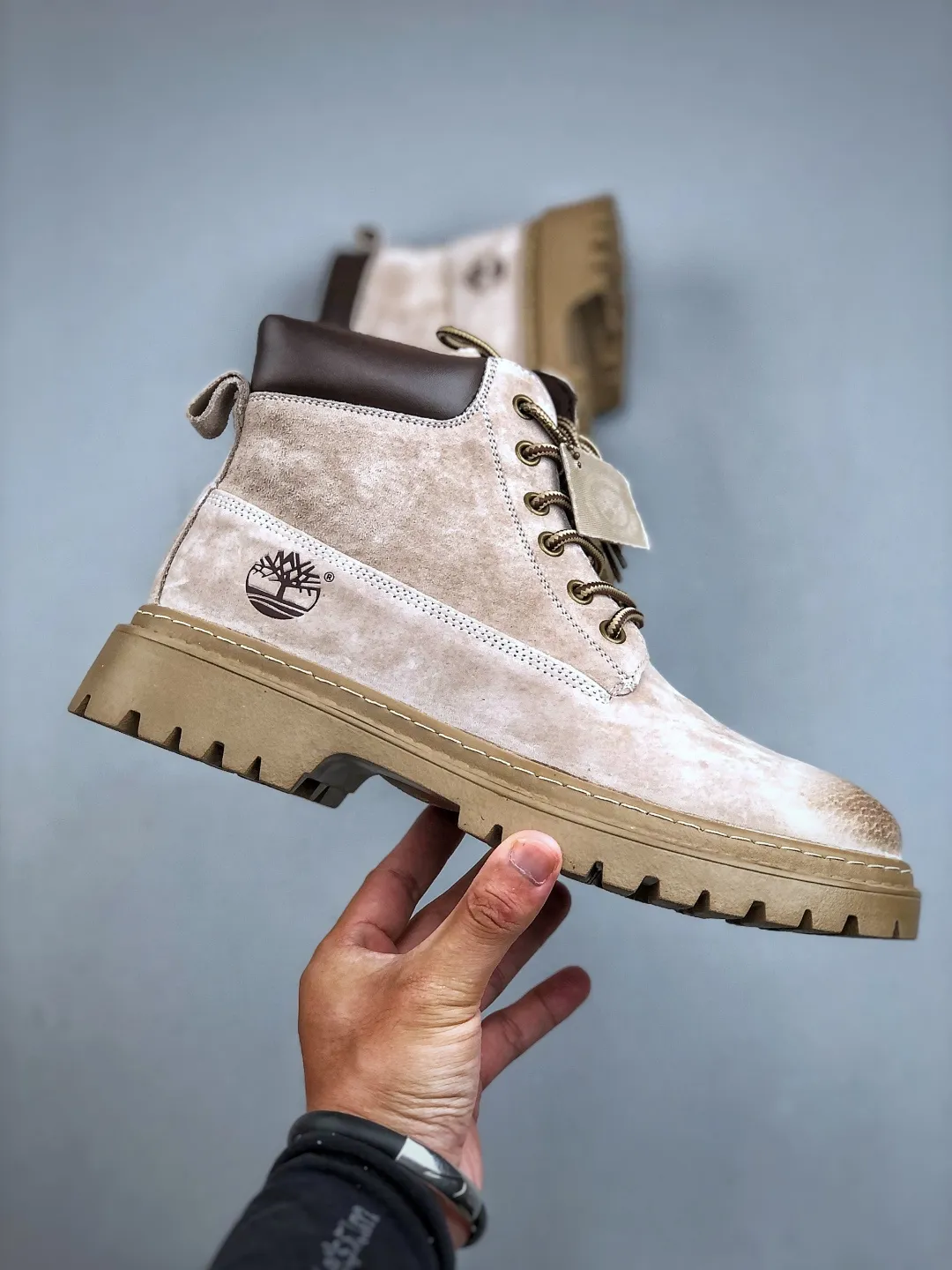 Local self-pickup💰560 Support store release New arrivals🚀Timberland Timberland outdoor mid-top casual rhubarb boots series Guangdong factory quality Original box original packaging The fabric is made of Italian 🇮🇹 top-grade frosted fine-grained cowhide with anti-odor and anti-corrosion genuine leather latex insoles to give you a perfect wearing experience High-quality and durable, a must-have for sportsmen Specially designed to treat those who are not handsome High-quality feet feel first-class Size: 38-44 (leather shoe size)